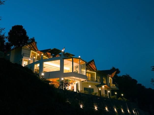 The glass pavilion at nightfall